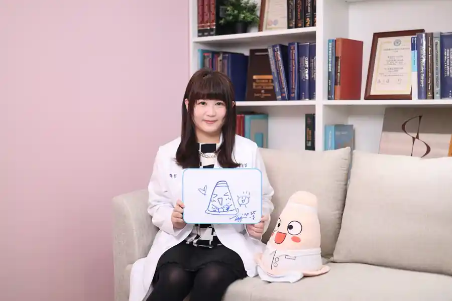 蔡宗芸醫師以手繪圖解說明病灶